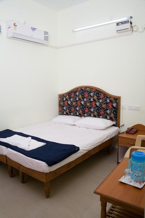 Vihas Inn Tirupati Exterior foto
