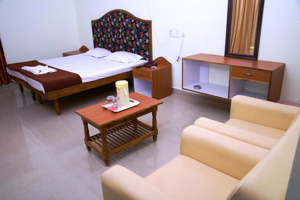Vihas Inn Tirupati Exterior foto